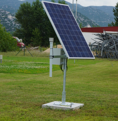 Environmental radiometric monitoring station with solar panel